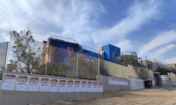 Ραφήνα: Αφισορρύπανση στο Γυμνάσιο Λύκειο – Σ.Σκούφος ”Τα πολιτικά κόμματα δεν έχουν θέση στα σχολεία” – rpn