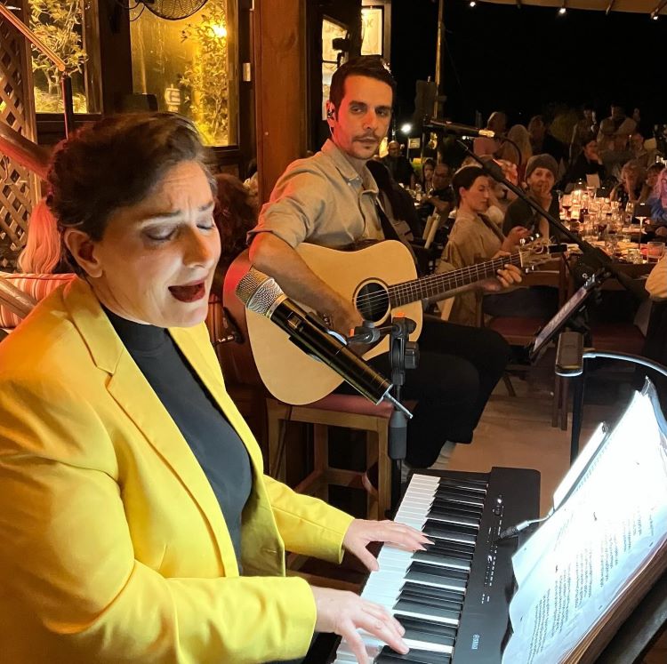 Μάτι: Μια μαγική βραδιά με την Ηρώ και τον Παναγιώτη Τσίρο στο “Άρτιον” – rpn