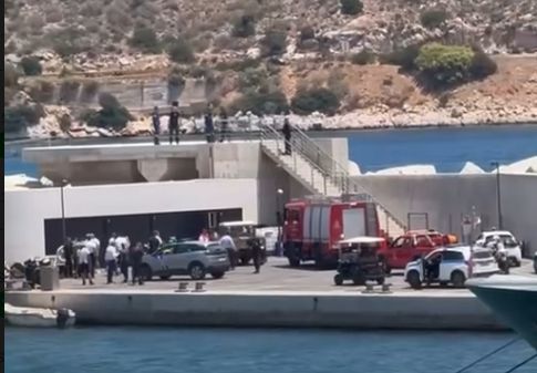 Έπεσε ελικόπτερο στη Βουλιαγμένη- ετοιμαζόταν για προσγείωση σε θαλαμηγό (βίντεο)- rpn