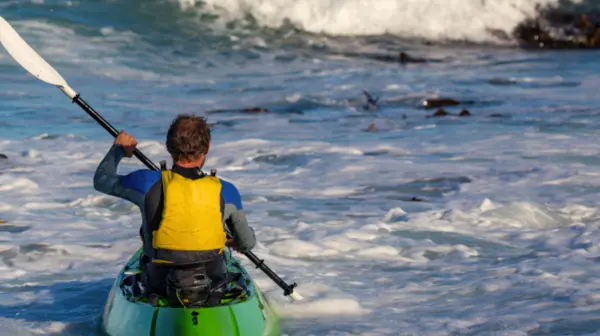 Αγνοείται χειριστής κανό νότια της Κρήτης: Επιχείρηση διάσωσης με drone, ελικόπτερο και πλοίο – rpn