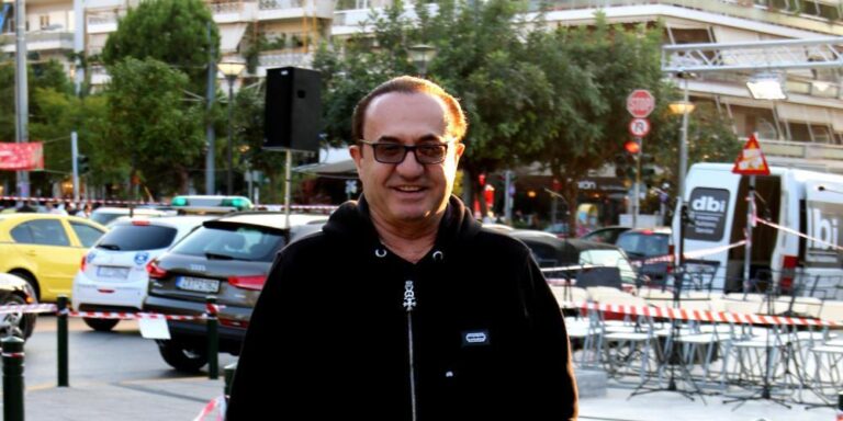 Σοβαρό ατύχημα για τον Λευτέρη Πανταζή – Η γκαραζόπορτα του σπιτιού του έπεσε στο κεφάλι του – rpn