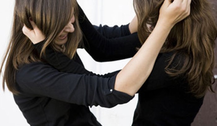 Χαμός σε βάπτιση στην Παλλήνη: Πιάστηκαν στα χέρια η μητέρα και η νονά – Τις χώρισε ο ιερέας – rpn