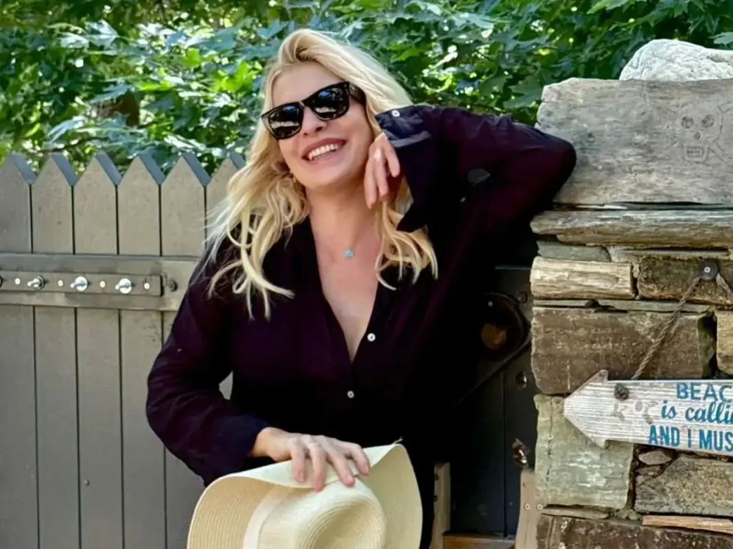 Ελένη Μενεγάκη: Ποζάρει στον φωτογραφικό φακό του 22χρονου γιου της – RPN