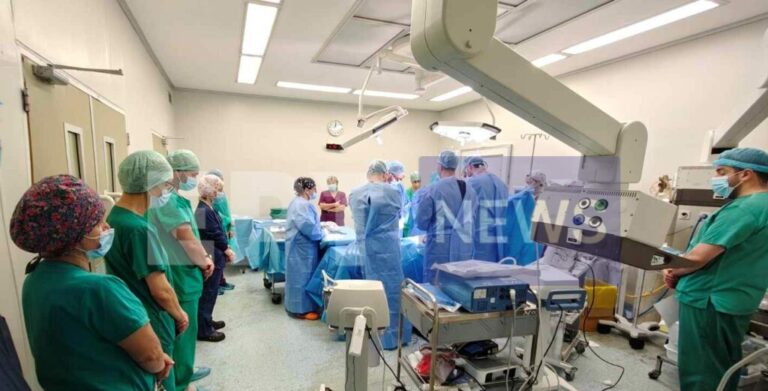Οι γιατροί τιμούν τον 14χρονο Σπύρο πριν προχωρήσουν στη λήψη των οργάνων του – Συγκλονιστικές στιγμές στο Πανεπιστημιακό Νοσοκομείο της Πάτρας