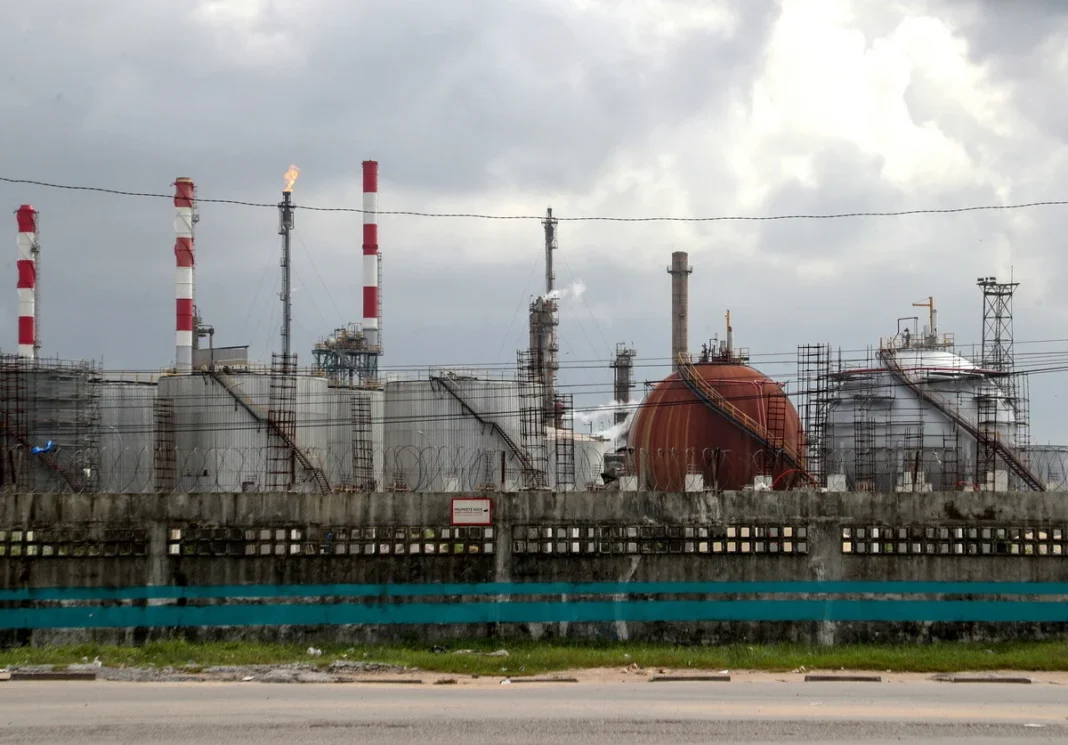 Άλμα στις τιμές του πετρελαίου μετά τις επιδρομές των ΗΠΑ στο Ιράν – Αυξάνονται οι γεωπολιτικοί κίνδυνοι