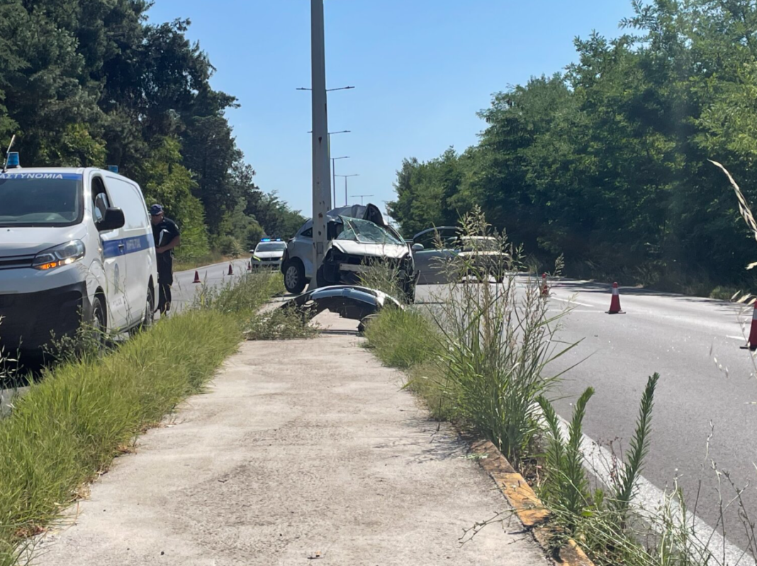 Θανατηφόρο τροχαίο στη Λάρισα – 7 πυροσβέστες για τον απεγκλωβισμό της οδηγού