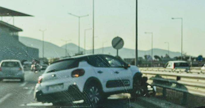 Τροχαίο στην Ποσειδώνος μετά το Ίδρυμα «Σταύρος Νιάρχος» – Κυκλοφοριακό κομφούζιο στο ρεύμα προς Γλυφάδα – rpn