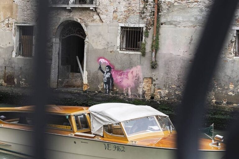 Βενετία: Το παιδί-μετανάστης του Banksy θα αποκατασταθεί παρά τις αντιδράσεις