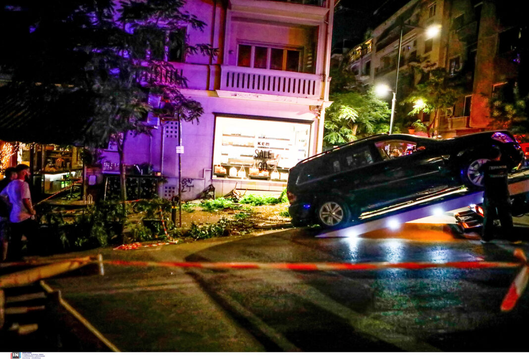 12 τραυματίες ο απολογισμός του τροχαίου στο Κολωνάκι – Σύλληψη 35χρονου