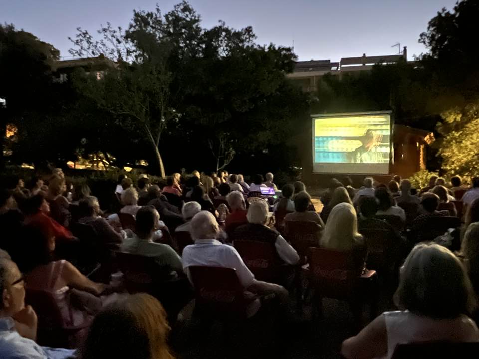 Ραφήνα: Αναπάντεχη προσέλευση κόσμου στη θερινή προβολή της ταινίας KES στην πλατεία του Νηρέα