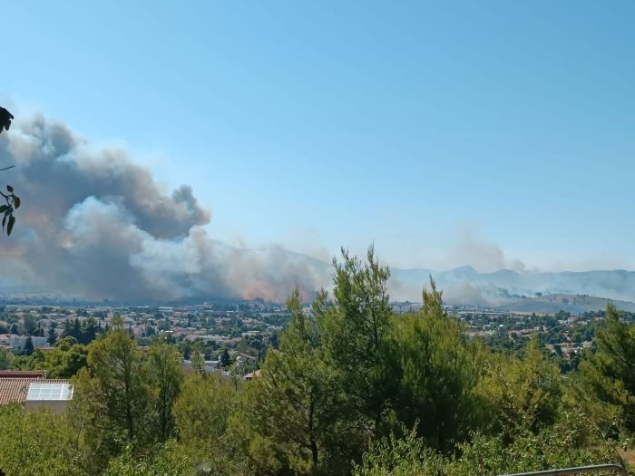 Φωτιά σε Δροσοπηγή: Εκκενώνεται το Κρυονέρι, συνεχή μηνύματα 112 – rpn