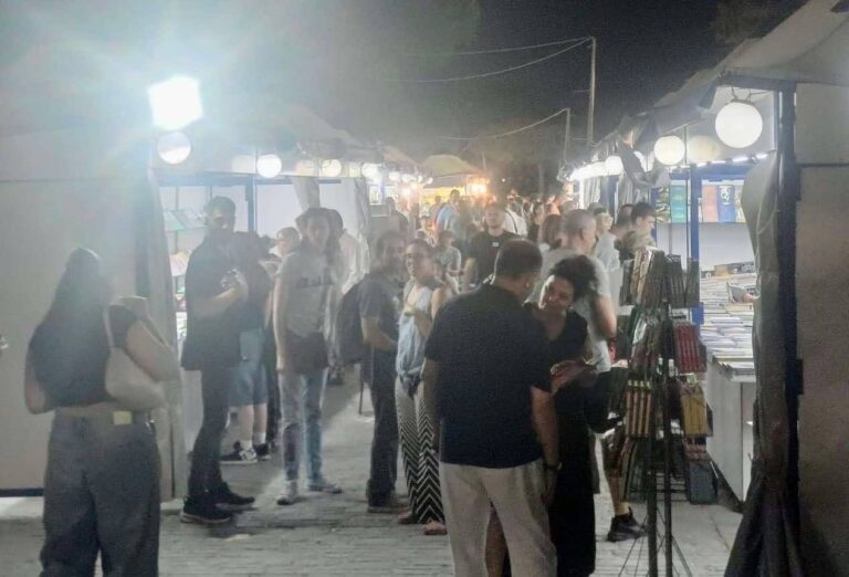 Νέα Μάκρη: Πλήθος επισκεπτών στην γιορτή βιβλίου και λαϊκής τέχνης στον παραλιακό πεζόδρομο – rpn