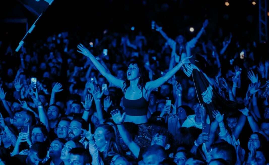 Κάμπινγκ, φύση και μουσικές: Πως είναι να διοργανώνεις ένα μουσικό φεστιβάλ εκτός Αθήνας και σε υψόμετρο 1.650 μέτρων;