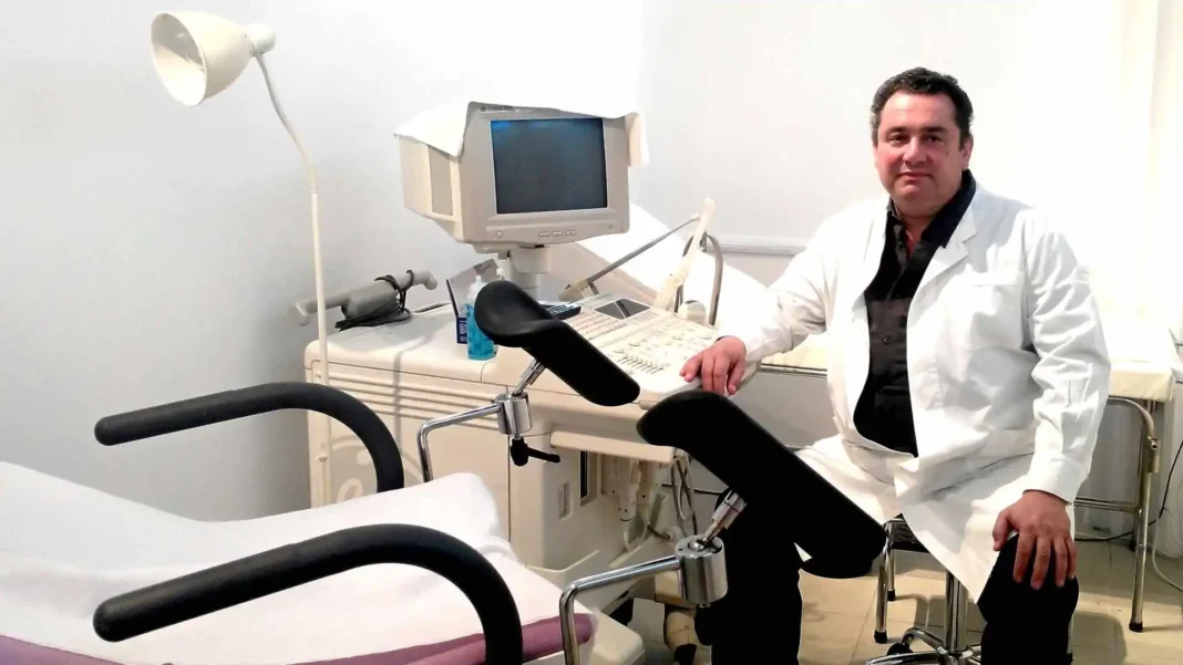 «Χάνεται μία πόλη τον χρόνο»: Ο Δρ. Κωνσταντίνος Μώρος μιλά στο New Polis Group για την υπογεννητικότητα στην Ελλάδα