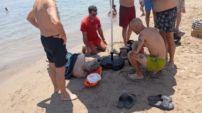 Διάσωση στην παραλία Αρτέμιδος από ναυαγοσώστες του Action club Hellas – rpn