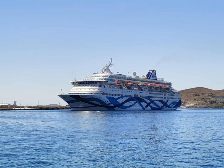 Crown Iris: Πρώτα η Σύρος, τώρα η Ρόδος – «Ανεπιθύμητο» το κρουαζιερόπλοιο από το Ισραήλ