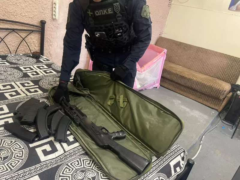 Γέρακας: 16 προσαγωγές μετά από έφοδο της Αστυνομίας σε καταυλισμό Ρομά