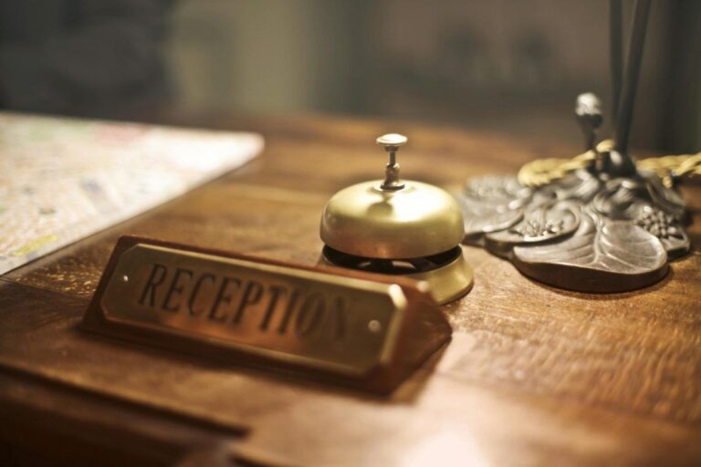ΞΕΕ: Περισσότερα από 10.000 ευρωπαϊκά ξενοδοχεία εναντίον της Booking.com