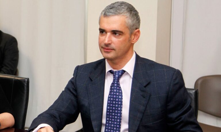 Άρης Σπηλιωτόπουλος: Το σύστημα παραμένει παγιδευμένο σε αυτοαναφορικές διακρίσεις του παρελθόντος – RPN