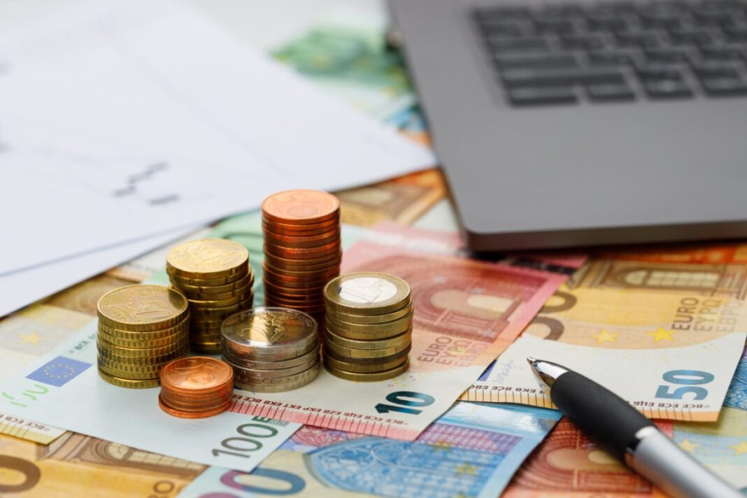 «Ραβασάκια» από ΕΦΚΑ σε 200.000 επαγγελματίες