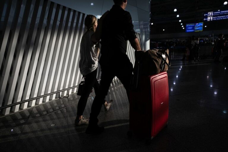 Όλο και περισσότεροι Έλληνες «ψηφίζουν» εξωτερικό για τις διακοπές τους