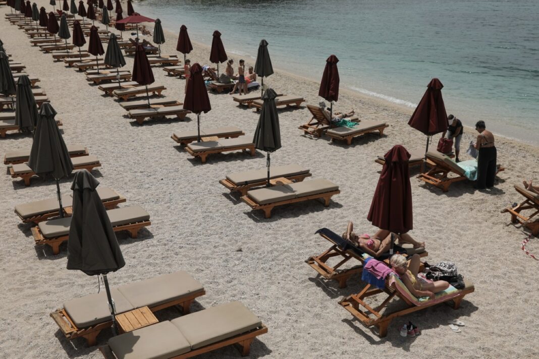 Οι Ελβετοί λένε πως οι ελληνικές παραλίες είναι ακριβές