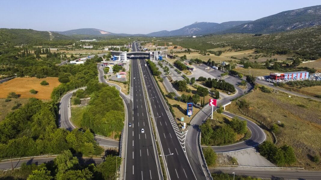 Εθνική Οδός: Ιλιγγιώδης ταχύτητα από οδηγό – Έφτασε τα 200 χλμ/ώρα, συνελήφθη και του πήραν το δίπλωμα