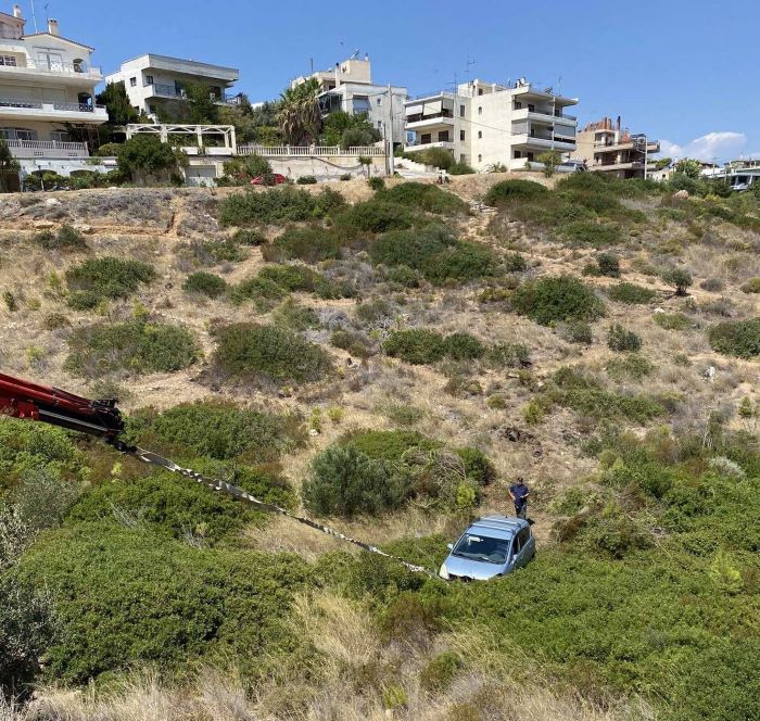 Ραφήνα: Όχημα βρέθηκε σε ρέμα στο Μπλε Λιμανάκι – Άμεση Παρέμβαση της Πολιτικής Προστασίας