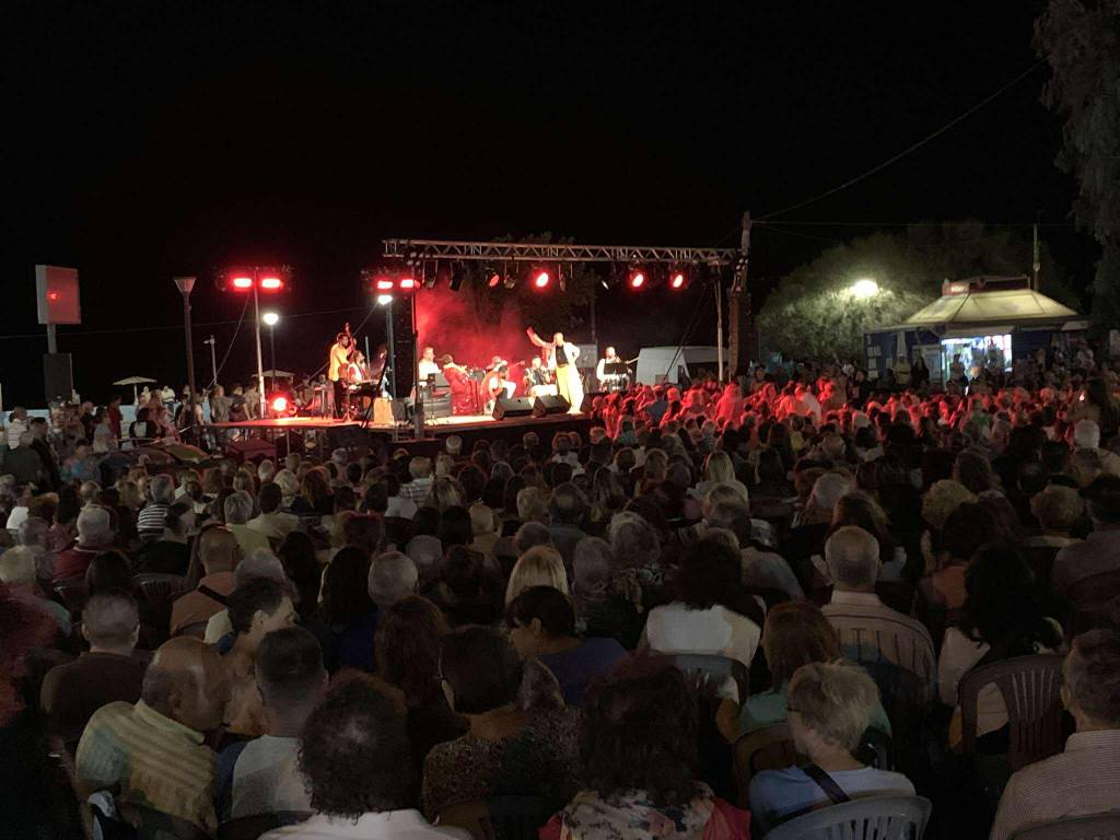 Ο Σταμάτης Κραουνάκης μάγεψε τη Νέα Μάκρη για περισσότερες από 2,5 ώρες – rpn