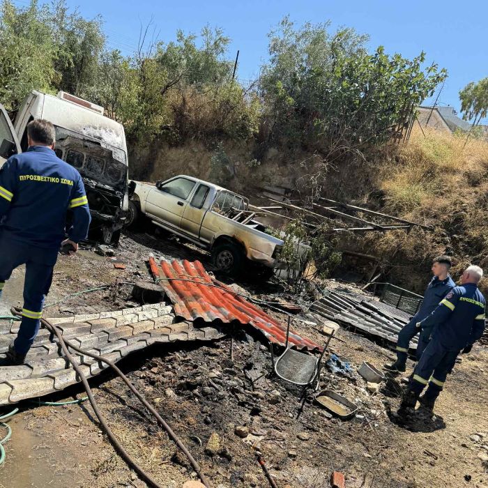 Σπάτα: Καταστράφηκαν αποθήκη και δύο οχήματα από πυρκαγιά – rpn