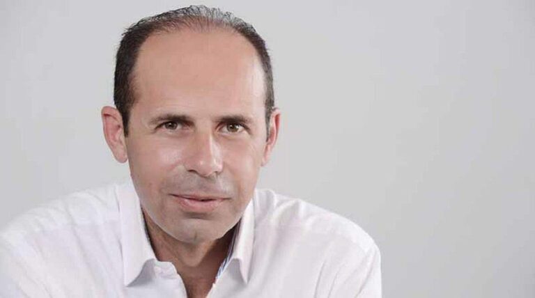 Βαγγέλης Μπουρνούς: Ραφήνα, πόλη που βουλιάζει