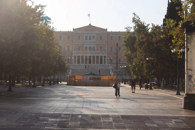 Άδεια η Αθήνα τον Δεκαπενταύγουστο – Εικόνες απόλυτης ηρεμίας στην πρωτεύουσα