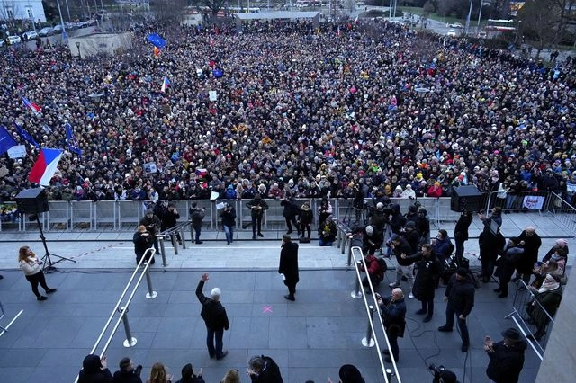 Πώς ένα “συμβόλαιο θανάτου” σκύλου έχει κάνει άνω κάτω τις εκλογές στην Τσεχία