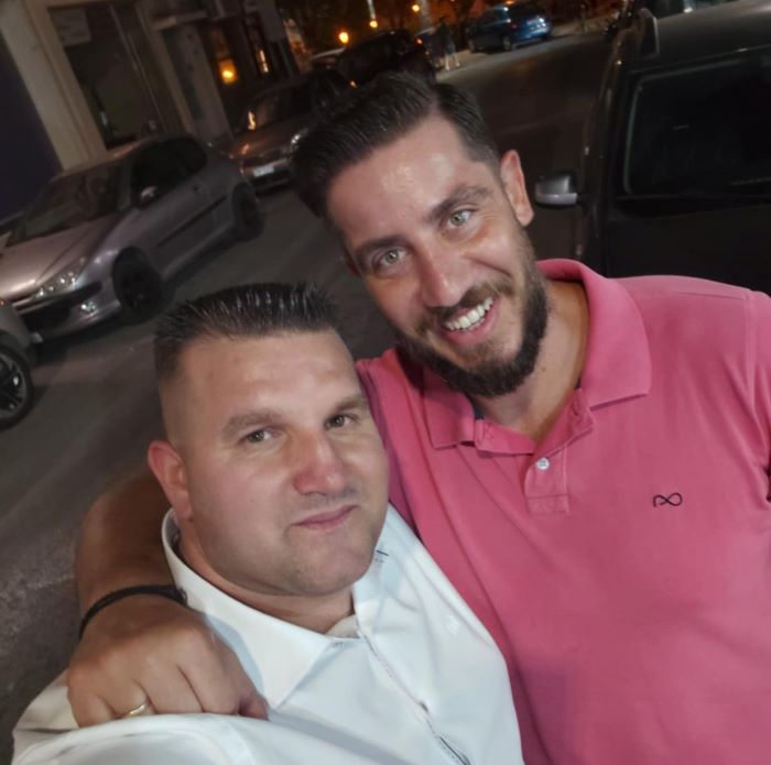 Η μπουγάτσα έγινε… γιορτή! Ο Σερραίος κέρασε τη Ραφήνα και η πόλη ξεσηκώθηκε!