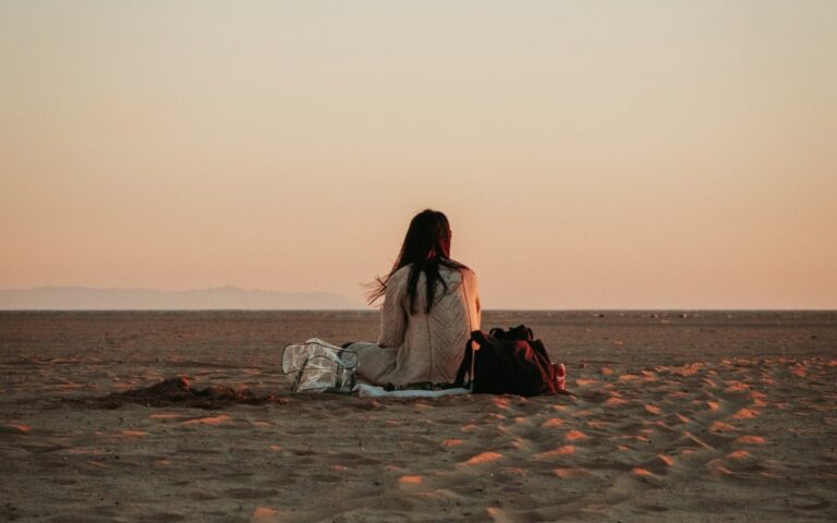 Η ζωή μετά τις διακοπές: Πώς να αντιμετωπίσουμε τη θλίψη