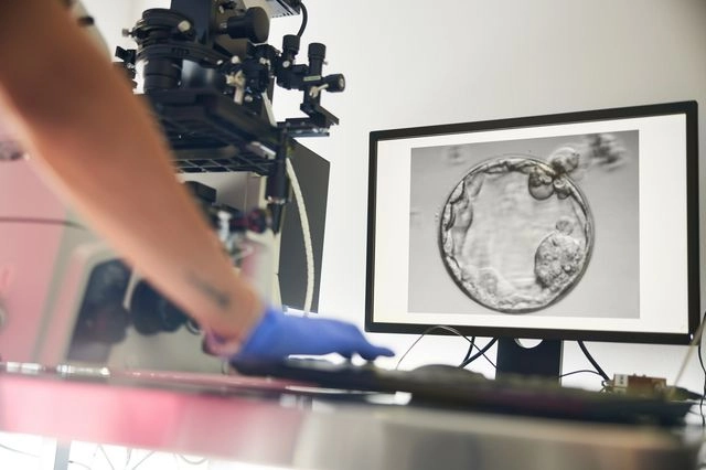 Γεννήθηκε μωρό από έμβρυο που είχε καταψυχθεί για πάνω από 30 χρόνια