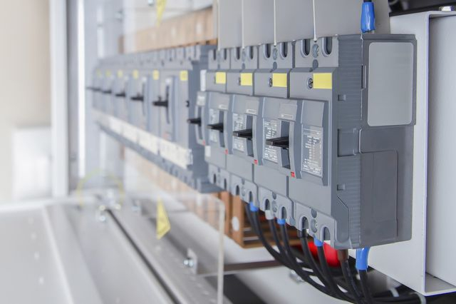 Θεαματική αύξηση στην κατανάλωση ρεύματος από σπίτια και επιχειρήσεις