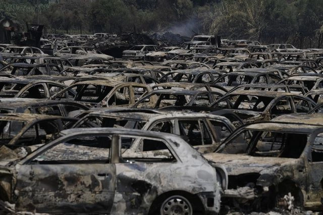 “Νεκροταφείο” αυτοκινήτων στο Τελωνείο Πάτρας – Κάηκαν 550 οχήματα