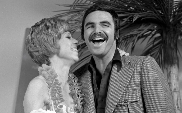 Μπαρτ Ρέινολντς – Ο πρώτος γυμνός άνδρας στην ιστορία, για το περιοδικό Cosmopolitan