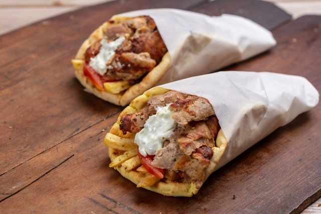 Ξεπέρασε τα 6 ευρώ το σουβλάκι στην Κρήτη