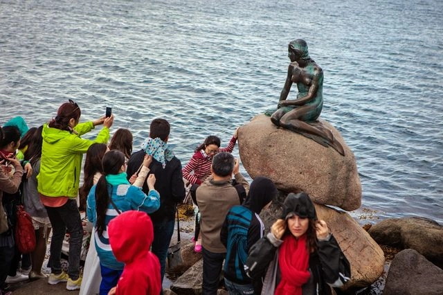 Δανία: Απομακρύνεται το άγαλμα της “Μεγάλης Γοργόνας” μετά από αντιδράσεις για σεξισμό