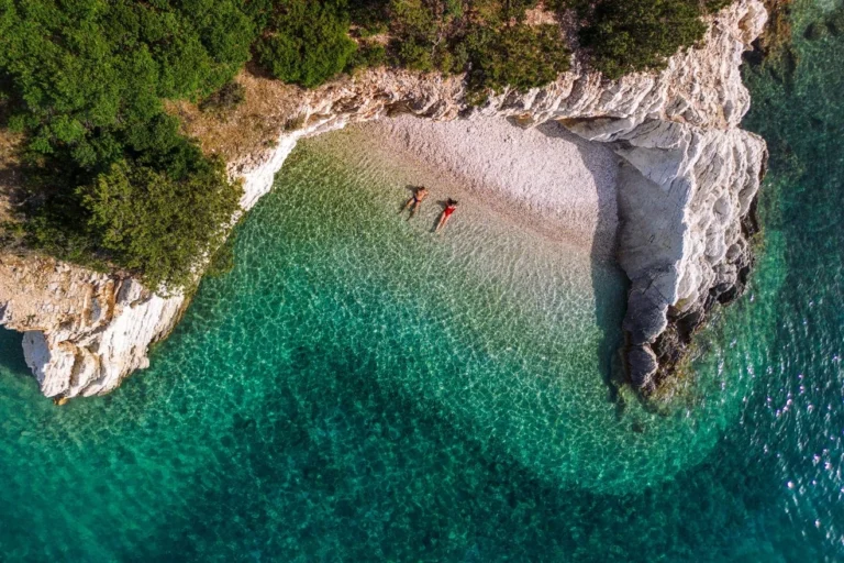 Οι 5 παραλίες της Ελλάδας που μοιάζουν… εξωγήινες