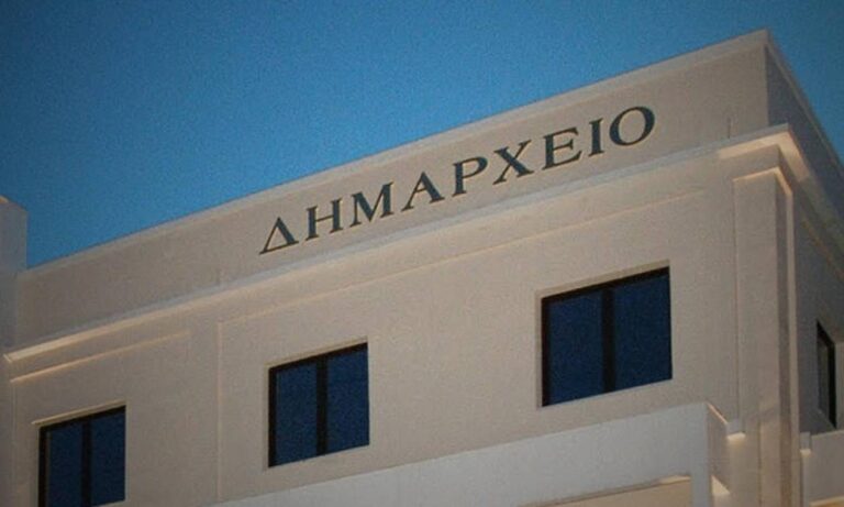 Οι συμφωνίες κλείδωσαν, τα χέρια δόθηκαν – οι μάσκες έπεσαν… ή όχι ακόμα;