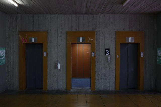 Η πιστοποίηση των ασανσέρ φέρνει… καυγάδες στις πολυκατοικίες