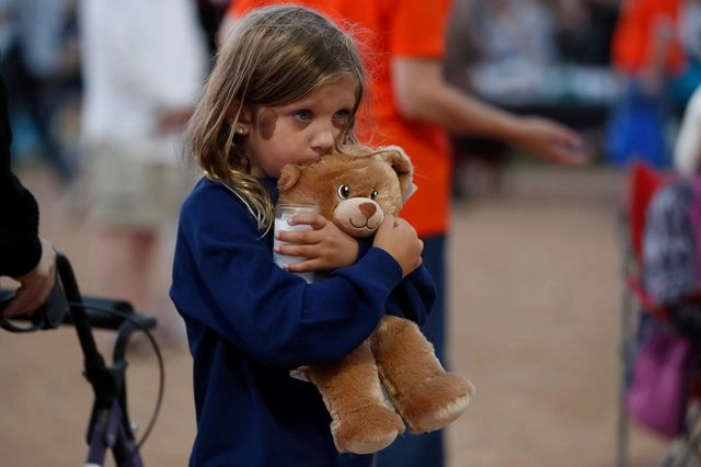 “Βόμβα”από το TMZ: Διαφημιστικό κόλπο η σχέση Νίσον και Άντερσον – Δεν είναι ζευγάρι