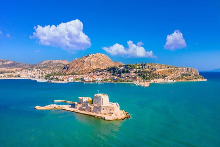 Ταξίδι στις 5 πόλεις της Ελλάδας με τα πιο όμορφα κάστρα