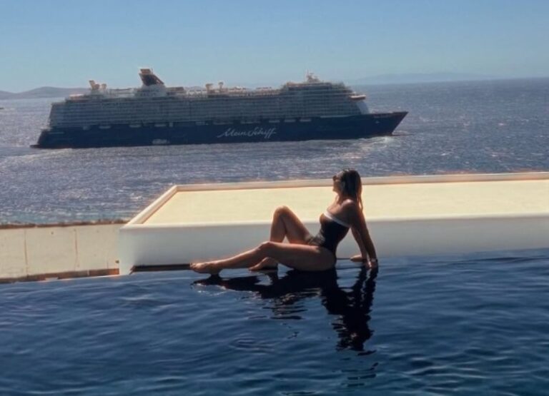 Η Ελένη Πετρουλάκη στέλνει ένα ενδυναμωτικό μήνυμα για την εικόνα του σώματος, ενώ απολαμβάνει τις διακοπές της