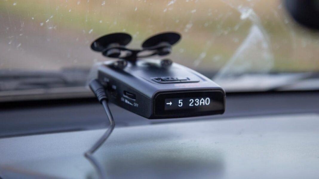 Τα αυξημένα πρόστιμα στα οχήματα απογείωσαν τις πωλήσεις των αντιραντάρ – Επιτρέπονται ή όχι;