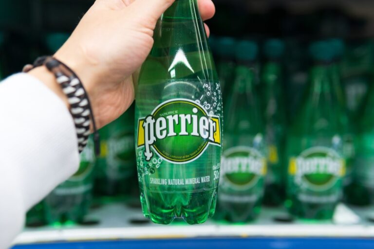 Perrier: Πώς το γαλλικό «water-gate» απειλεί μια βιομηχανία πολλών δισεκατομμυρίων