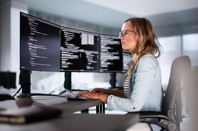 Οι ηλικίες και εργασίες που έχει ήδη αρχίσει να αντικαθιστά η ΑΙ